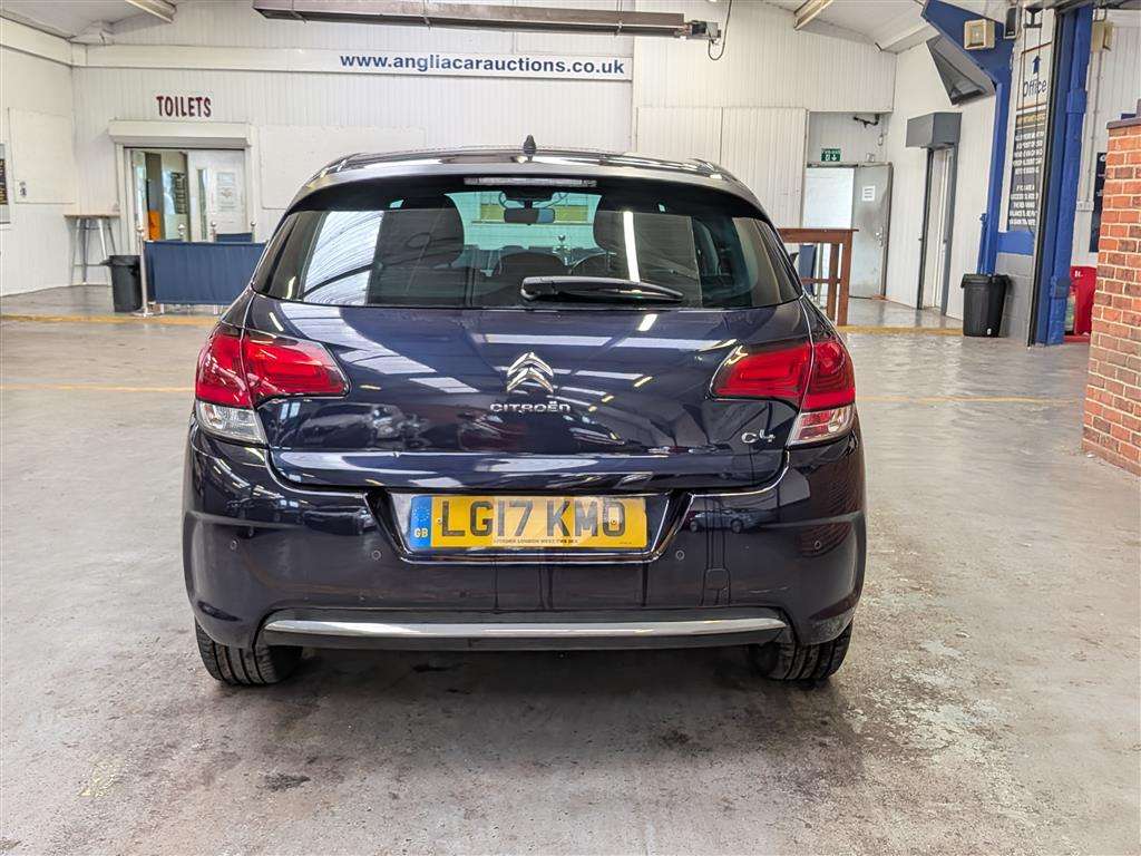 <p>2017 CITROEN C4 FEEL BLUEHDI</p>