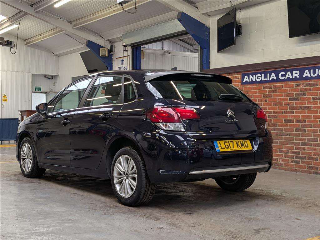 <p>2017 CITROEN C4 FEEL BLUEHDI</p>