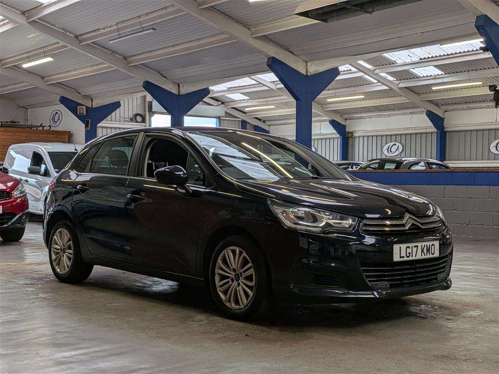 <p>2017 CITROEN C4 FEEL BLUEHDI</p>