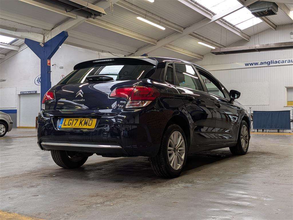 <p>2017 CITROEN C4 FEEL BLUEHDI</p>
