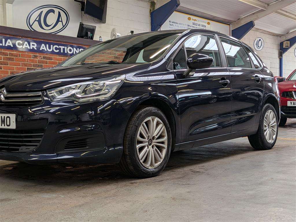 <p>2017 CITROEN C4 FEEL BLUEHDI</p>