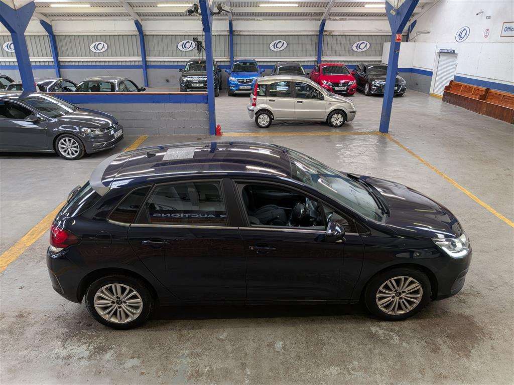<p>2017 CITROEN C4 FEEL BLUEHDI</p>