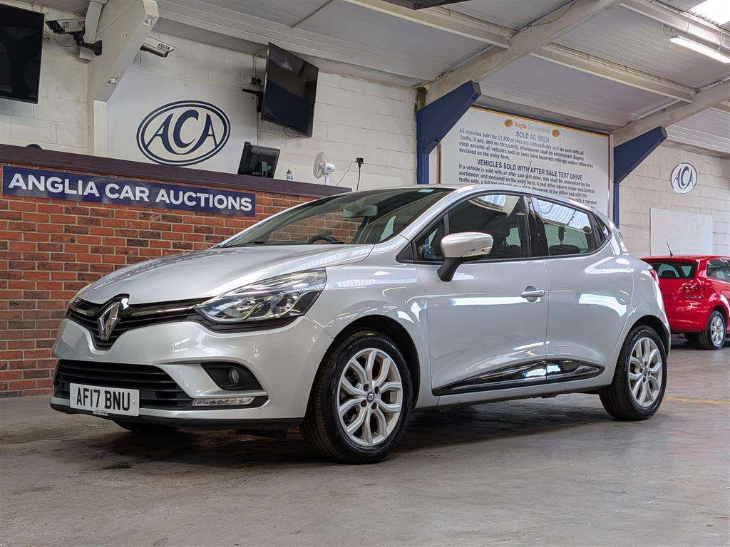 <p>2017 RENAULT CLIO DYNAMIQUE NAV TCE</p>