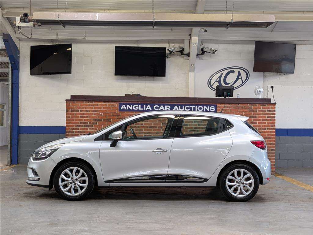 <p>2017 RENAULT CLIO DYNAMIQUE NAV TCE</p>