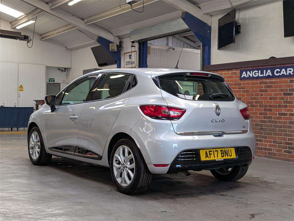 <p>2017 RENAULT CLIO DYNAMIQUE NAV TCE</p>