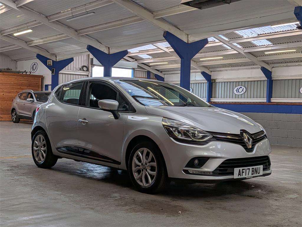 <p>2017 RENAULT CLIO DYNAMIQUE NAV TCE</p>