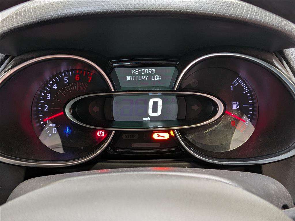 <p>2017 RENAULT CLIO DYNAMIQUE NAV TCE</p>