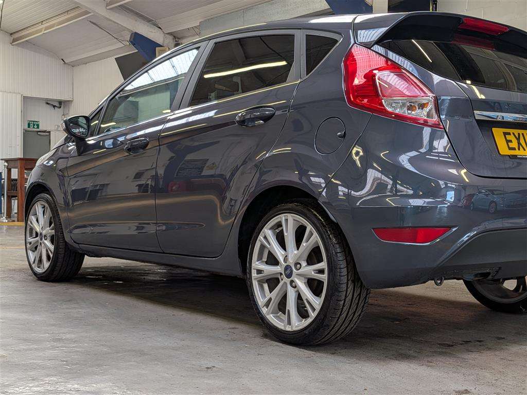 <p>2015 FORD FIESTA TITANIUM TDCI</p>