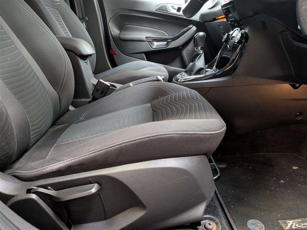 <p>2015 FORD FIESTA TITANIUM TDCI</p>