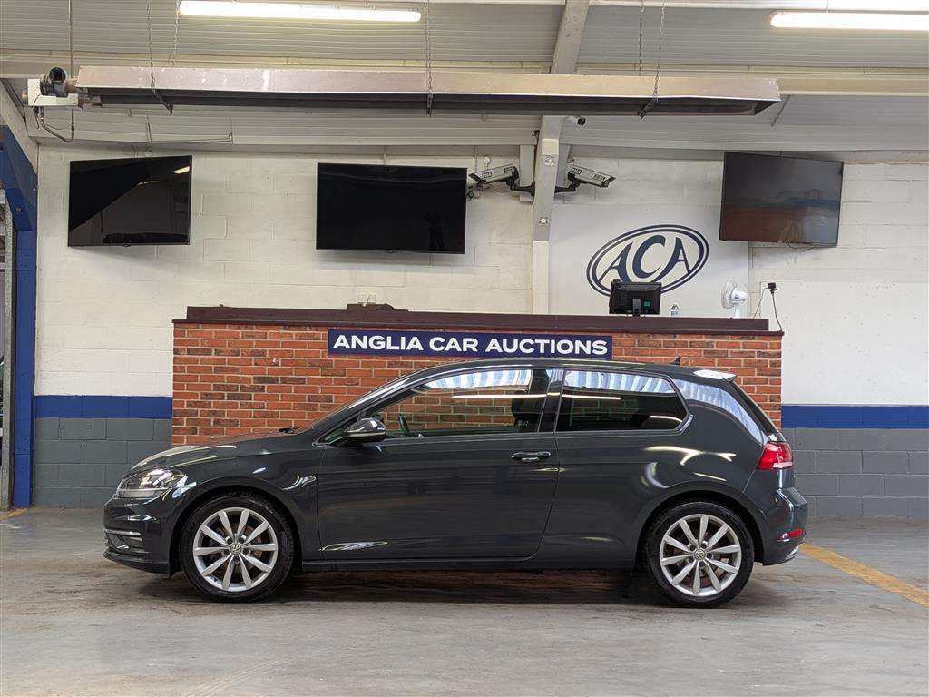 <p>2017 VOLKSWAGEN GOLF GT TDI BMT</p>