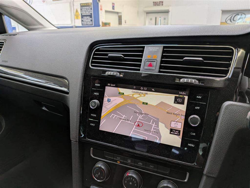 <p>2017 VOLKSWAGEN GOLF GT TDI BMT</p>