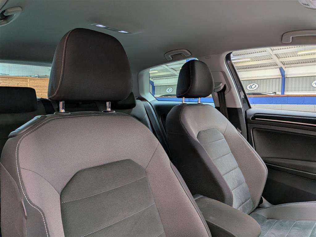 <p>2017 VOLKSWAGEN GOLF GT TDI BMT</p>