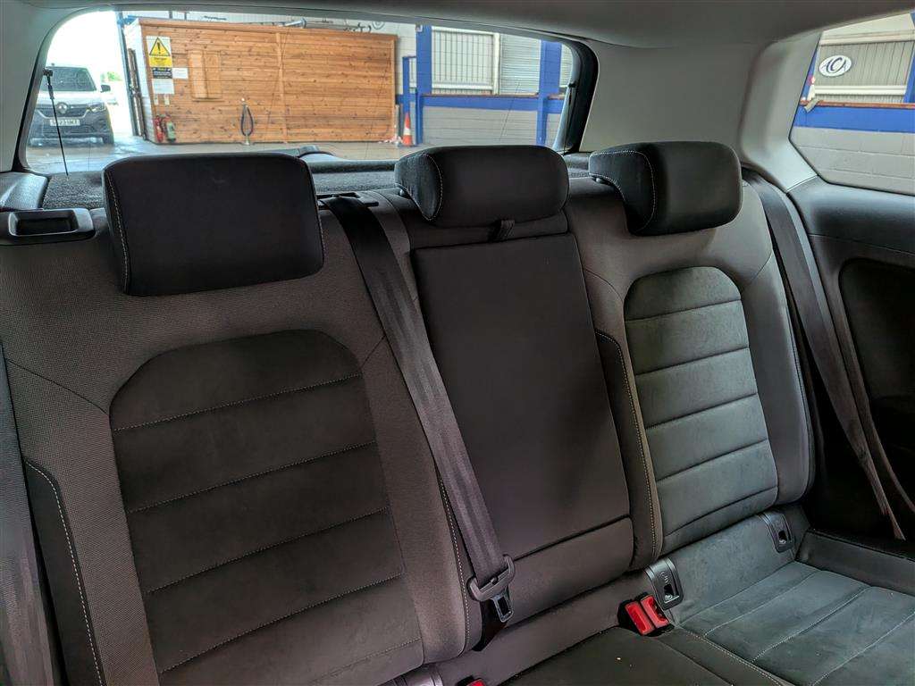<p>2017 VOLKSWAGEN GOLF GT TDI BMT</p>