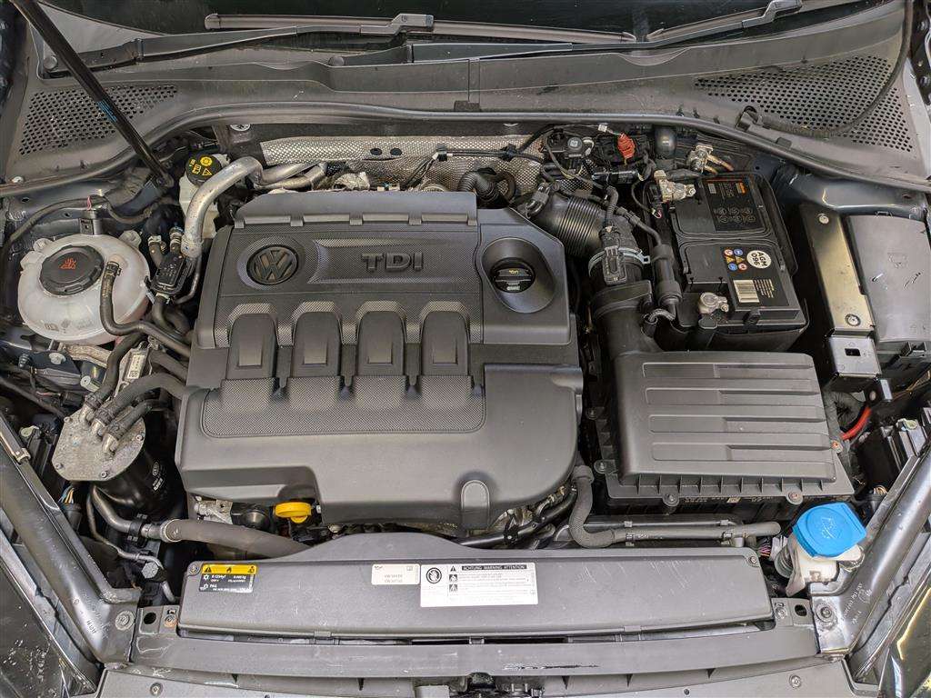 <p>2017 VOLKSWAGEN GOLF GT TDI BMT</p>