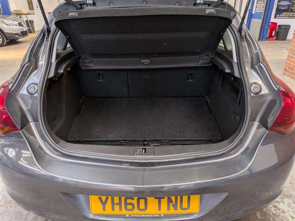 <p>2010 VAUXHALL ASTRA SRI</p>