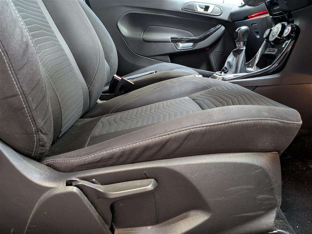 <p>2014 FORD FIESTA ZETEC</p>