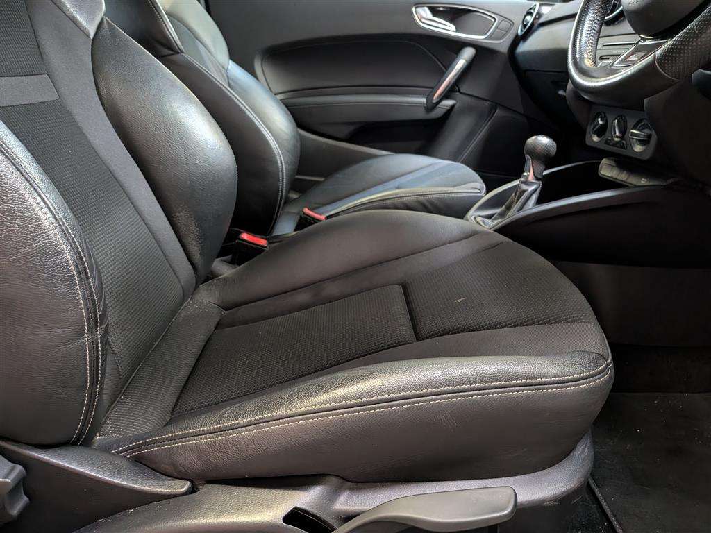 <p>2017 AUDI A1 S LINE TFSI</p>