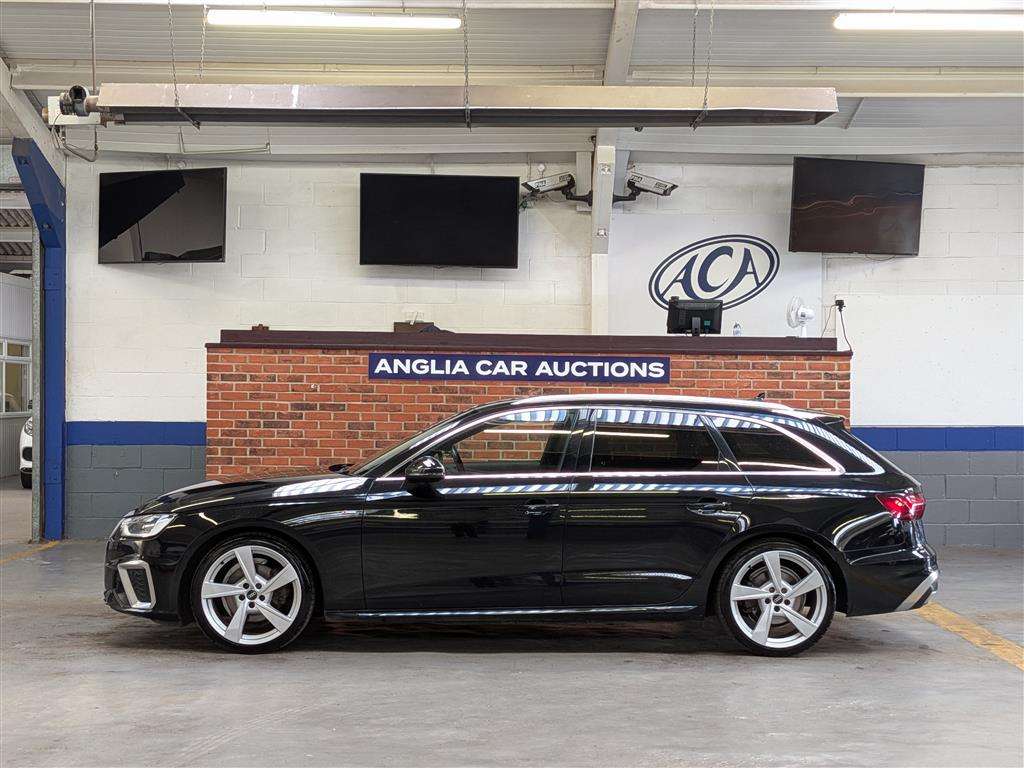 <p>2021 AUDI A4 S LINE 35 TDI MHEV S-A</p>