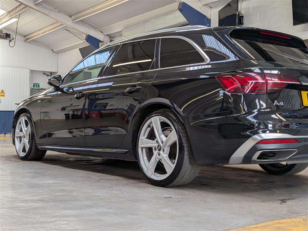 <p>2021 AUDI A4 S LINE 35 TDI MHEV S-A</p>