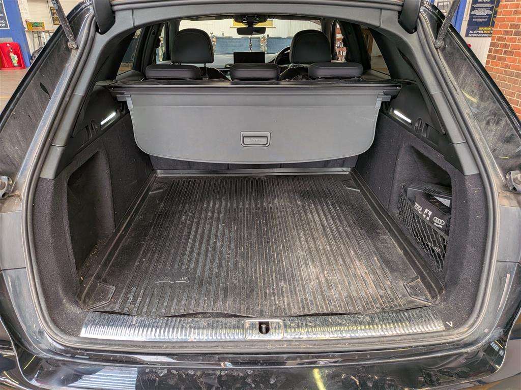 <p>2021 AUDI A4 S LINE 35 TDI MHEV S-A</p>