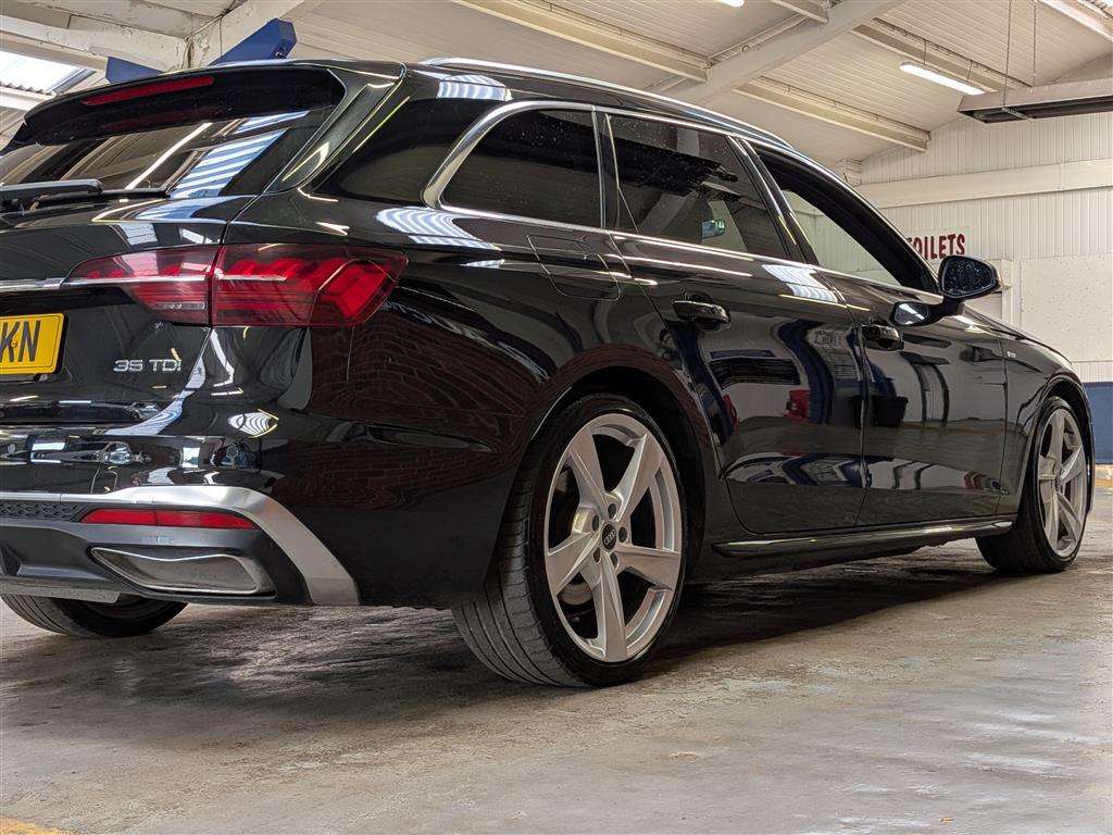 <p>2021 AUDI A4 S LINE 35 TDI MHEV S-A</p>