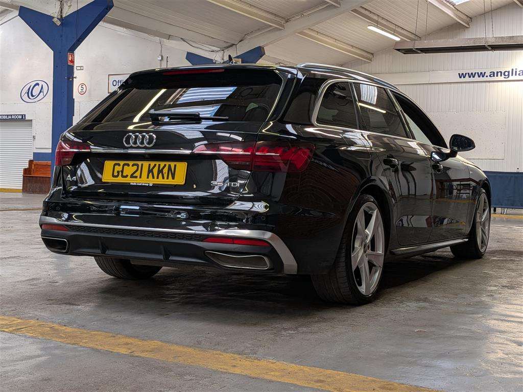 <p>2021 AUDI A4 S LINE 35 TDI MHEV S-A</p>