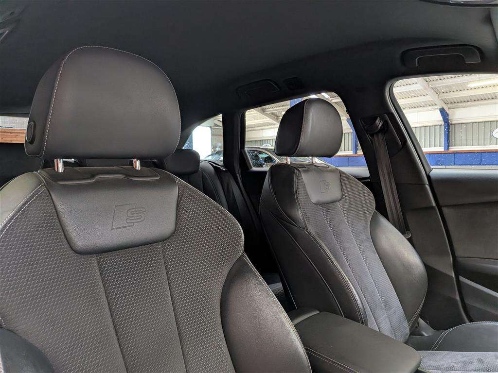 <p>2021 AUDI A4 S LINE 35 TDI MHEV S-A</p>