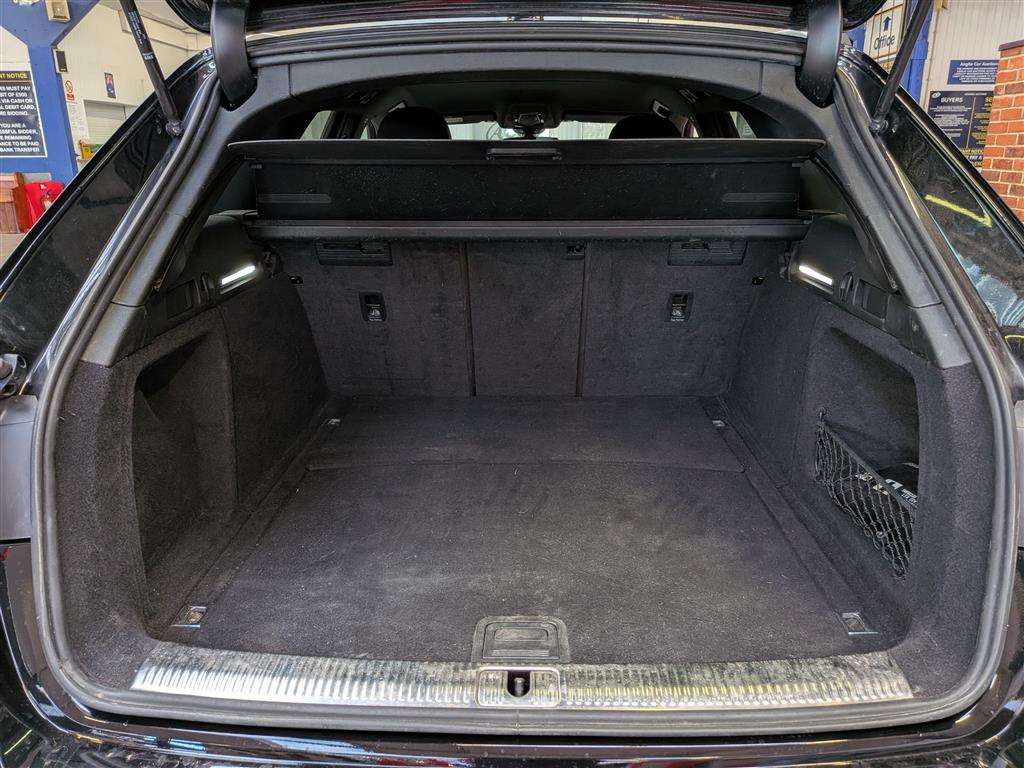 <p>2021 AUDI A4 S LINE 35 TDI MHEV S-A</p>