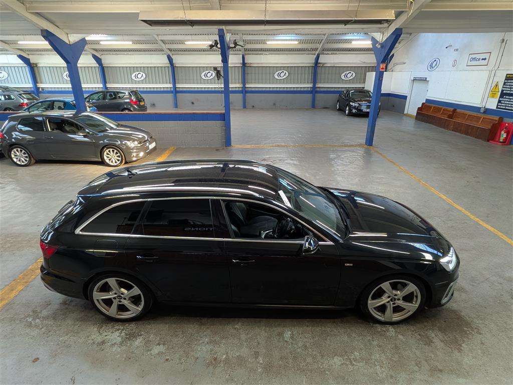 <p>2021 AUDI A4 S LINE 35 TDI MHEV S-A</p>