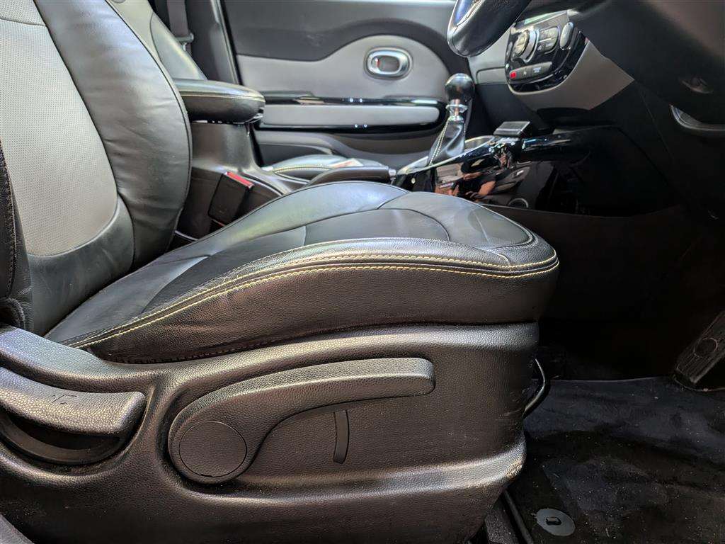 <p>2016 KIA SOUL MAXX CRDI</p>