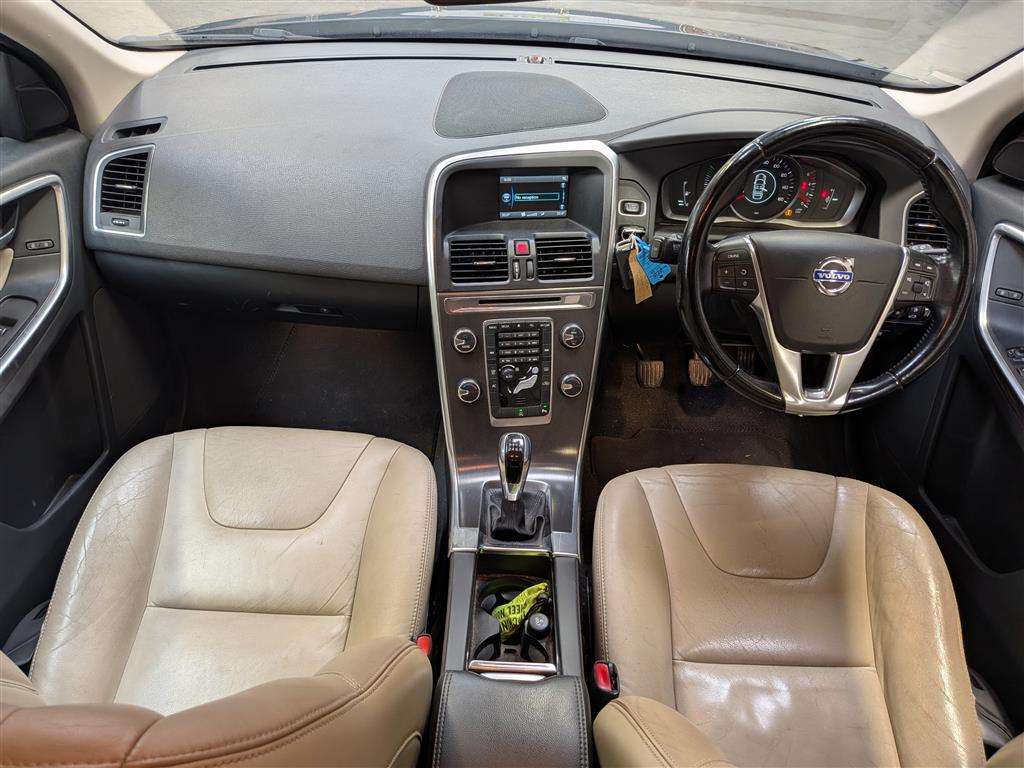 <p>2014 VOLVO XC60 SE D4</p>