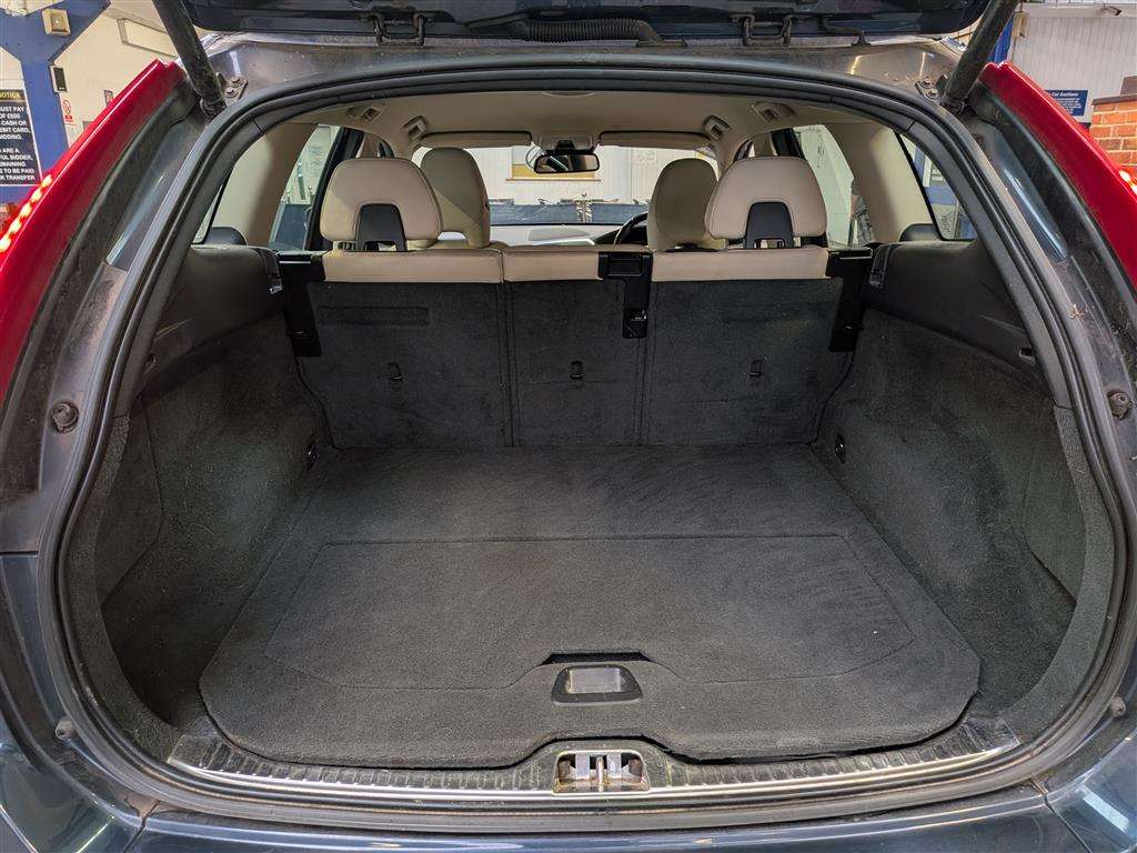 <p>2014 VOLVO XC60 SE D4</p>