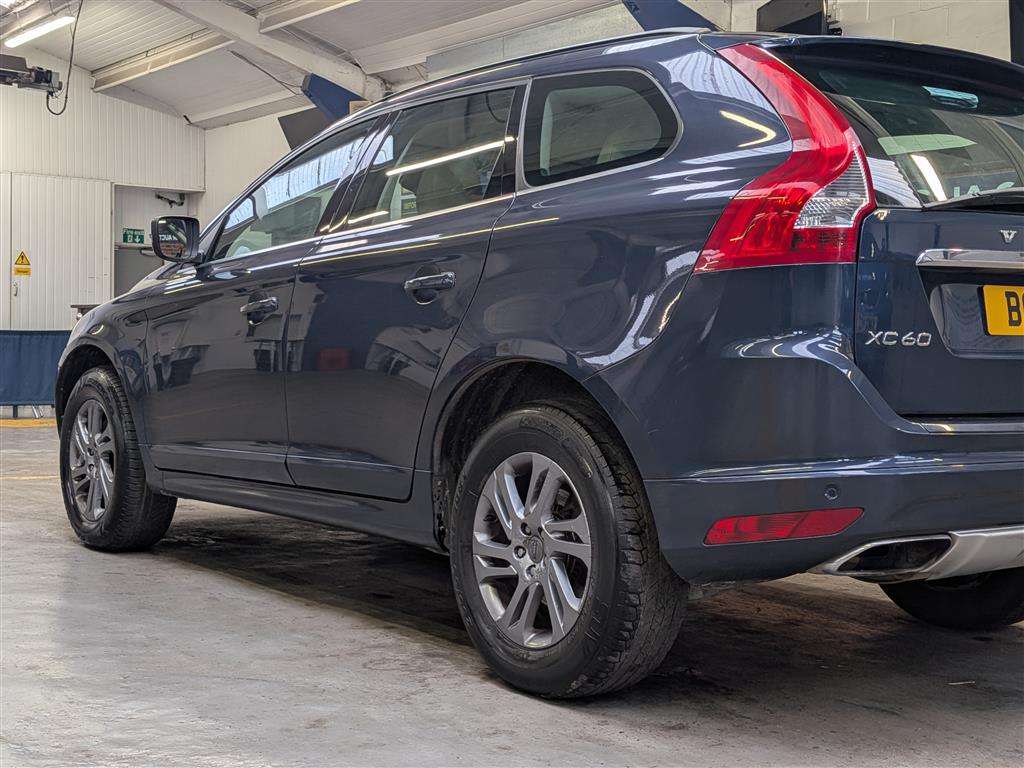 <p>2014 VOLVO XC60 SE D4</p>