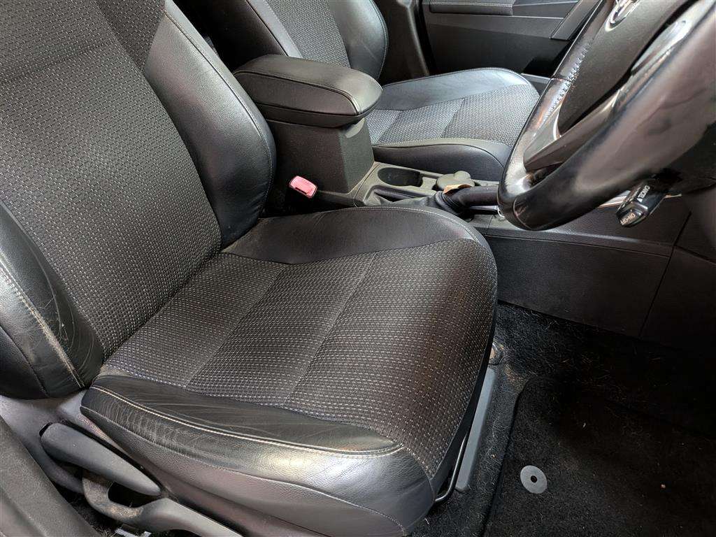 <p>2014 TOYOTA AURIS EXCEL VVT-I CVT</p>