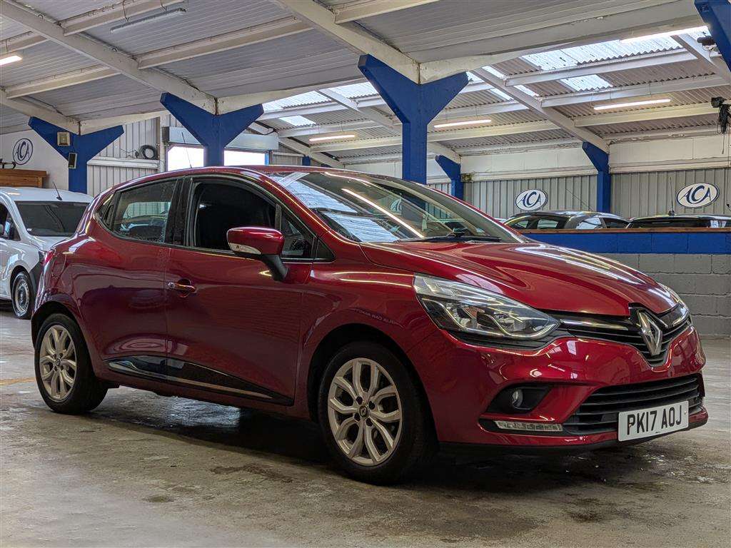 <p>2017 RENAULT CLIO DYNAMIQUE NAV</p>