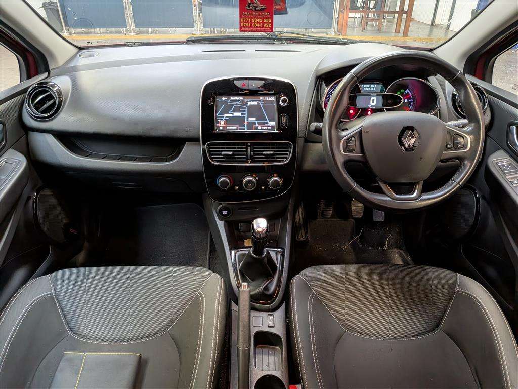 <p>2017 RENAULT CLIO DYNAMIQUE NAV</p>