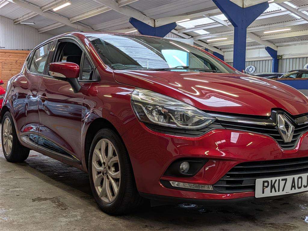 <p>2017 RENAULT CLIO DYNAMIQUE NAV</p>