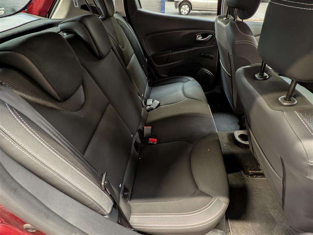 <p>2017 RENAULT CLIO DYNAMIQUE NAV</p>