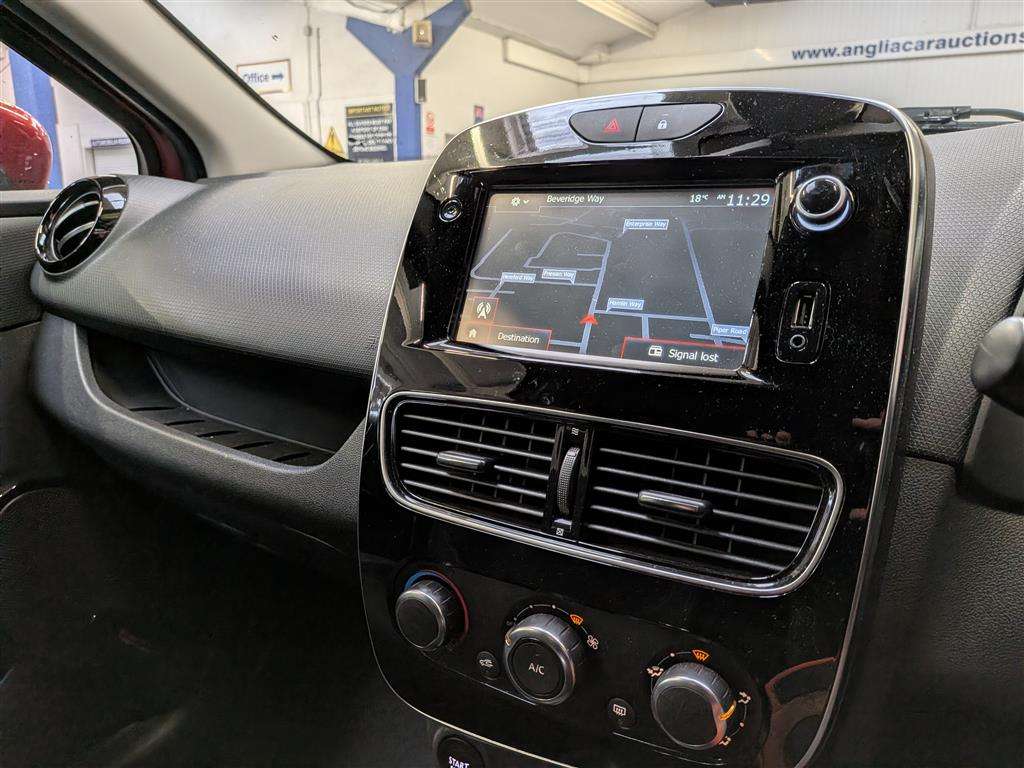 <p>2017 RENAULT CLIO DYNAMIQUE NAV</p>