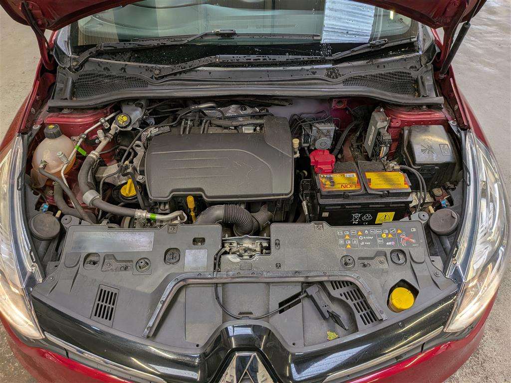<p>2017 RENAULT CLIO DYNAMIQUE NAV</p>