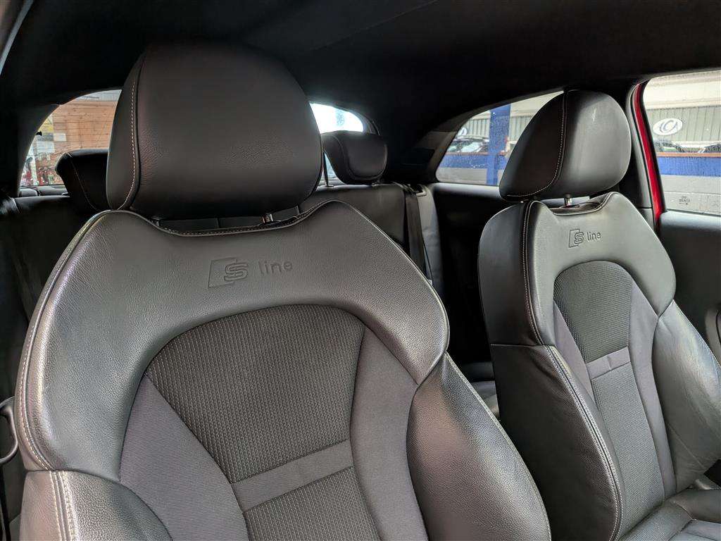 <p>2013 AUDI A1 S LINE BLACK ED-N TFSI</p>