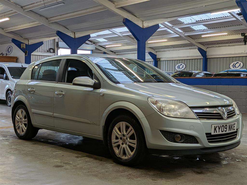 <p>2009 VAUXHALL ASTRA ELITE</p>