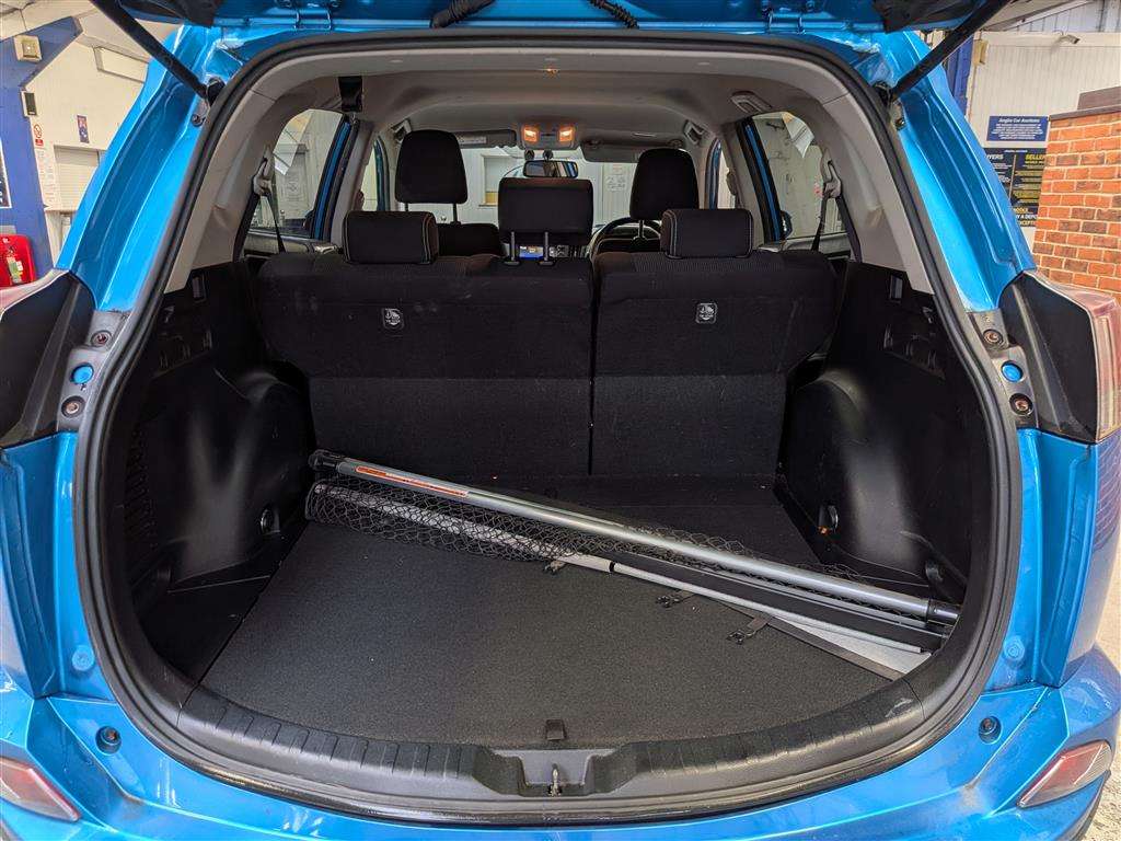 <p>2016 TOYOTA RAV4 BUSINESS EDITION D-4</p>