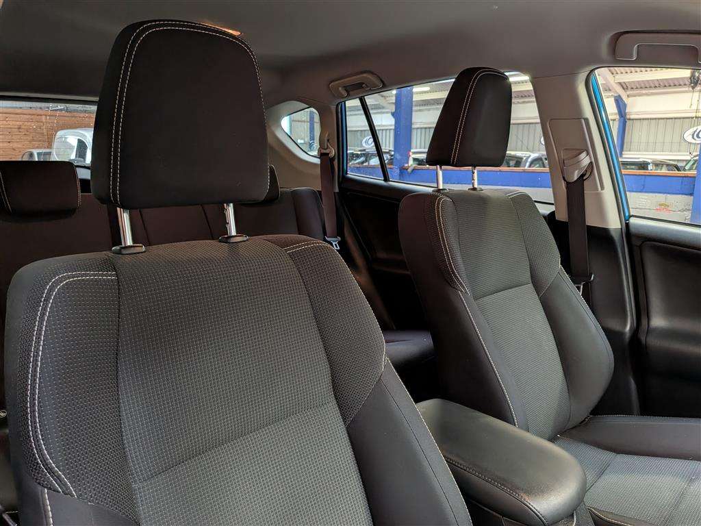 <p>2016 TOYOTA RAV4 BUSINESS EDITION D-4</p>