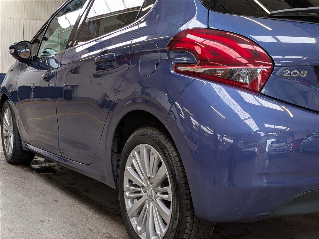 <p>2018 PEUGEOT 208 ALLURE</p>