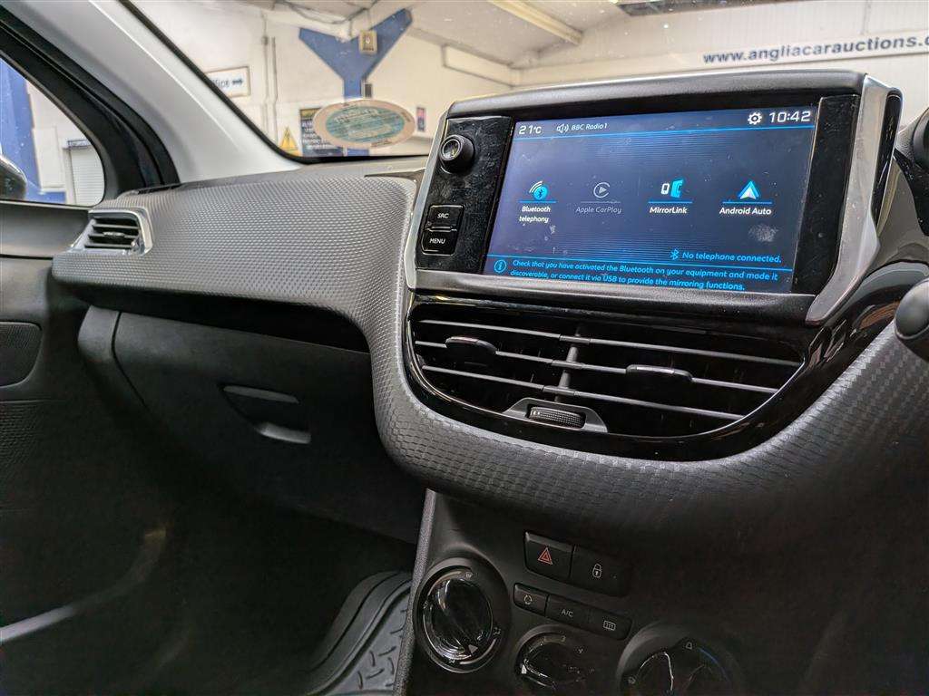 <p>2018 PEUGEOT 208 ALLURE</p>
