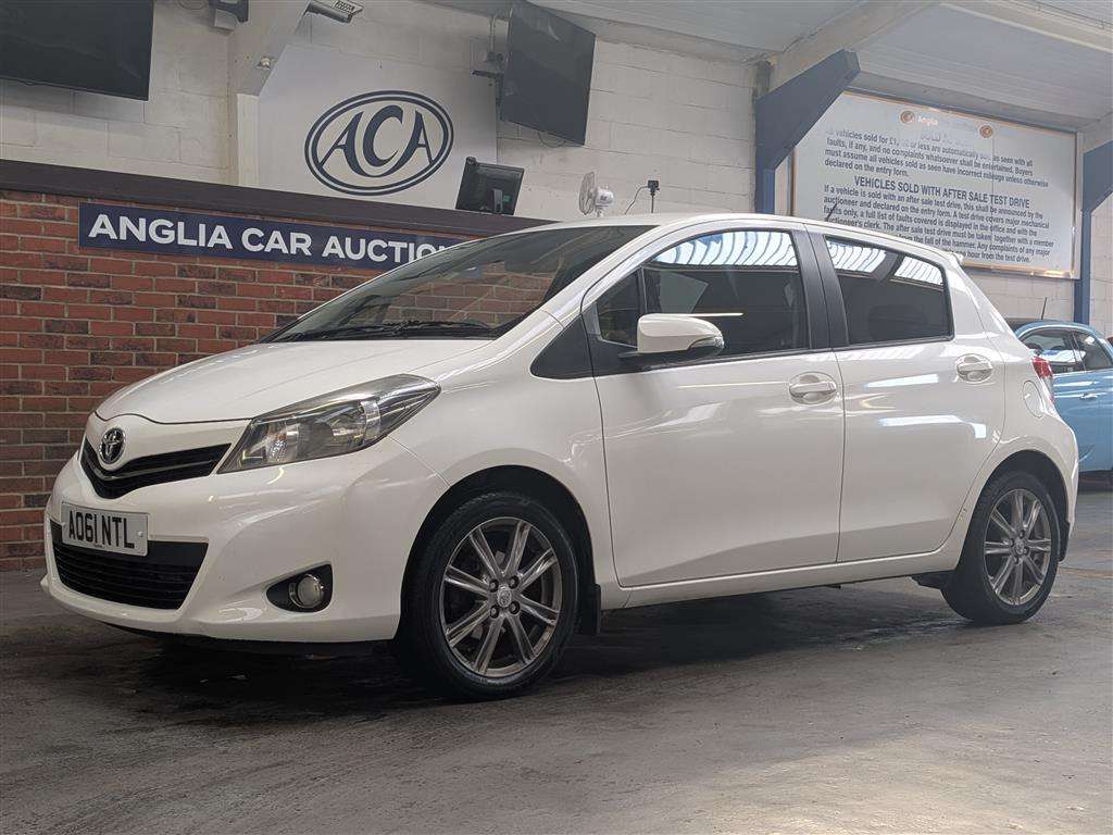 <p>2011 TOYOTA YARIS SR VVT-I</p>