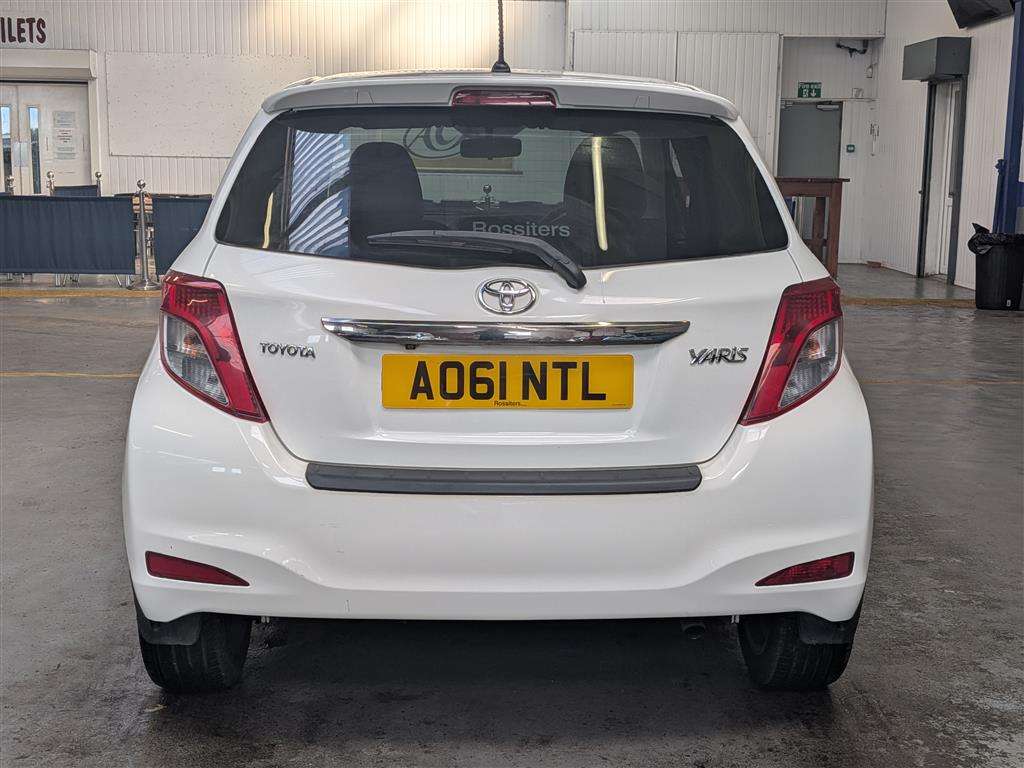 <p>2011 TOYOTA YARIS SR VVT-I</p>
