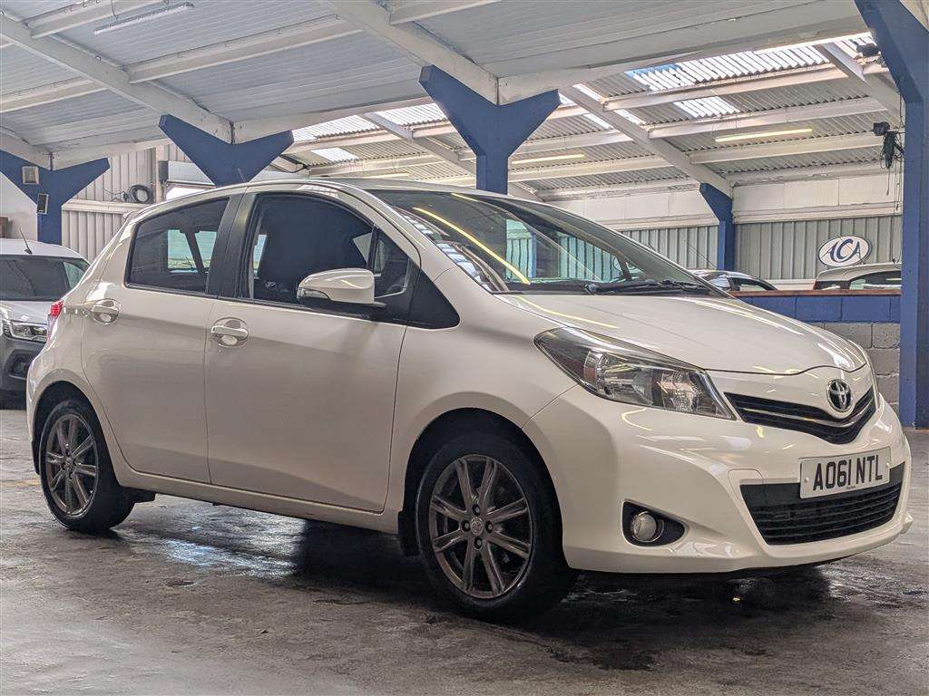 <p>2011 TOYOTA YARIS SR VVT-I</p>