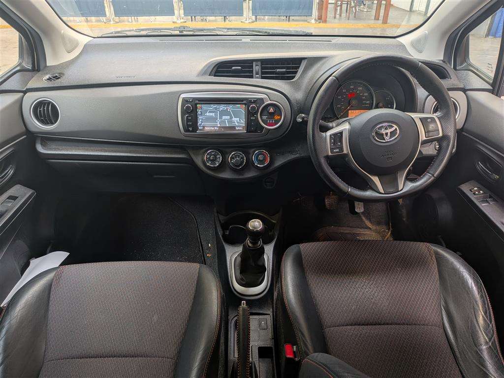 <p>2011 TOYOTA YARIS SR VVT-I</p>